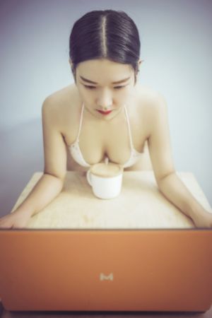 奸污漂亮超模_BD英语高清完整版播放